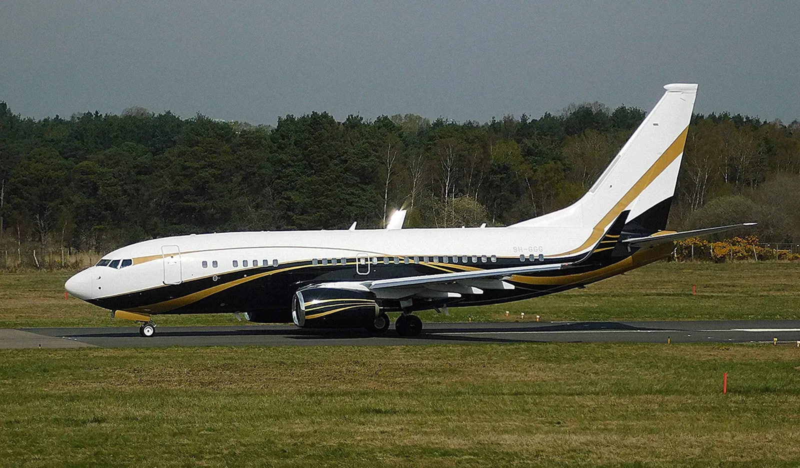 Boeing BBJ 737 en jet privé sur le tarmac, disponible à l'affrètement