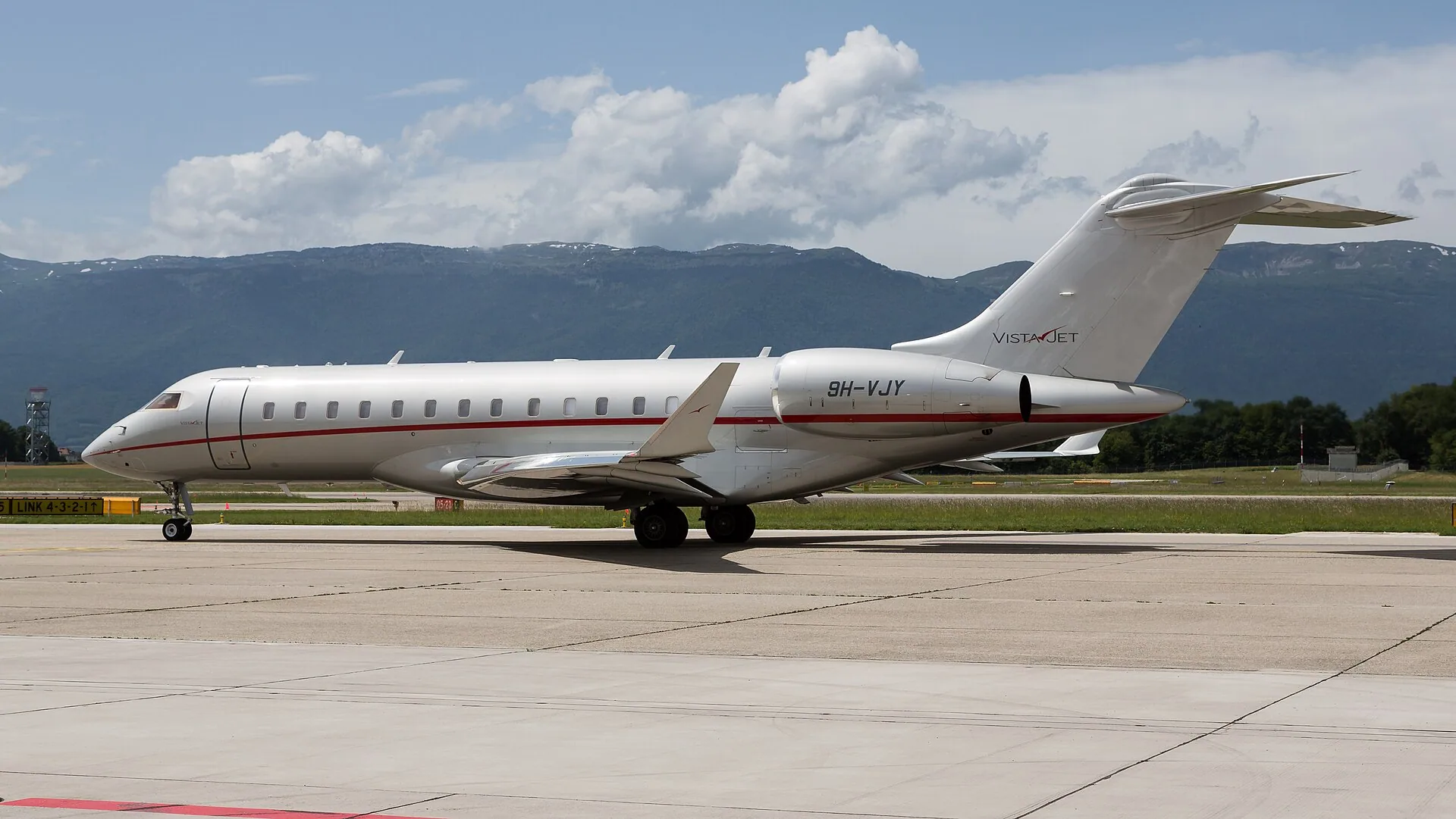 Bombardier Global 6000 en jet privé sur le tarmac, disponible à l'affrètement
